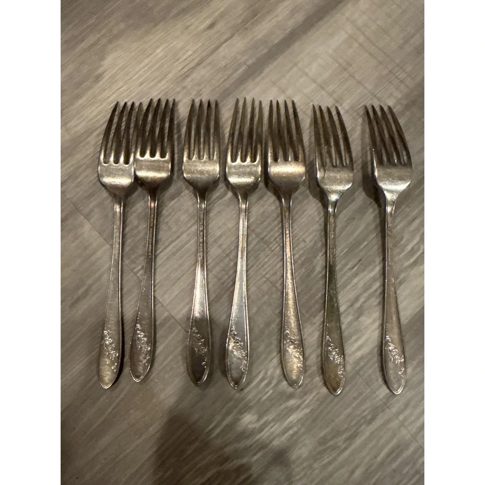 Oneida Tudor Silver Plate Queen Bess II Silver Plate Forks Set of 7 1946 Vintage